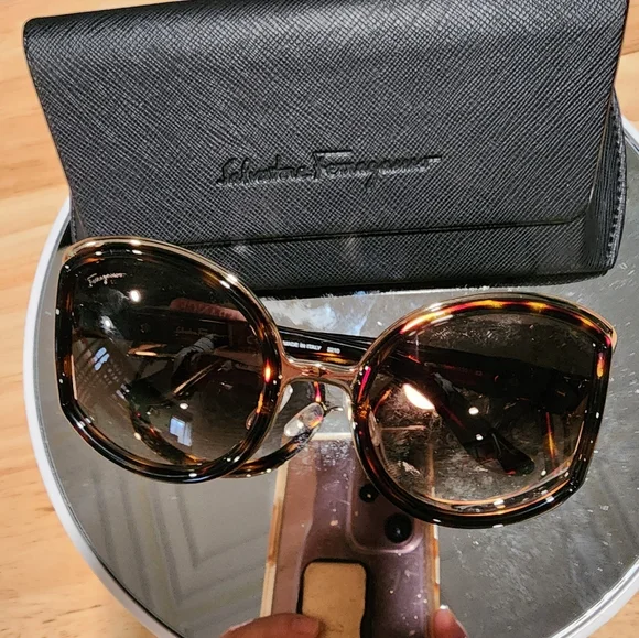 Salvatore Ferragamo | Accessories | Nwt Salvatore Ferragamo  display picture 3